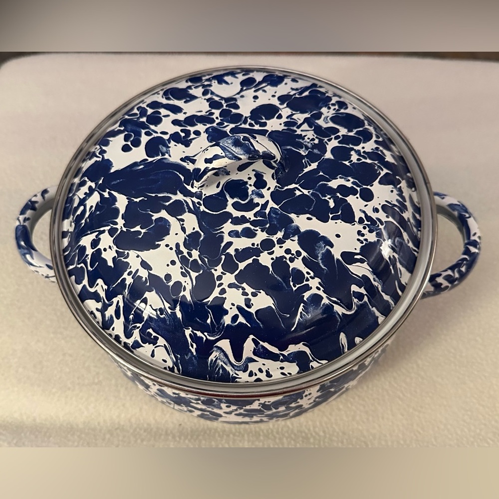 Blue and White Splatter Enamel Dutch Oven